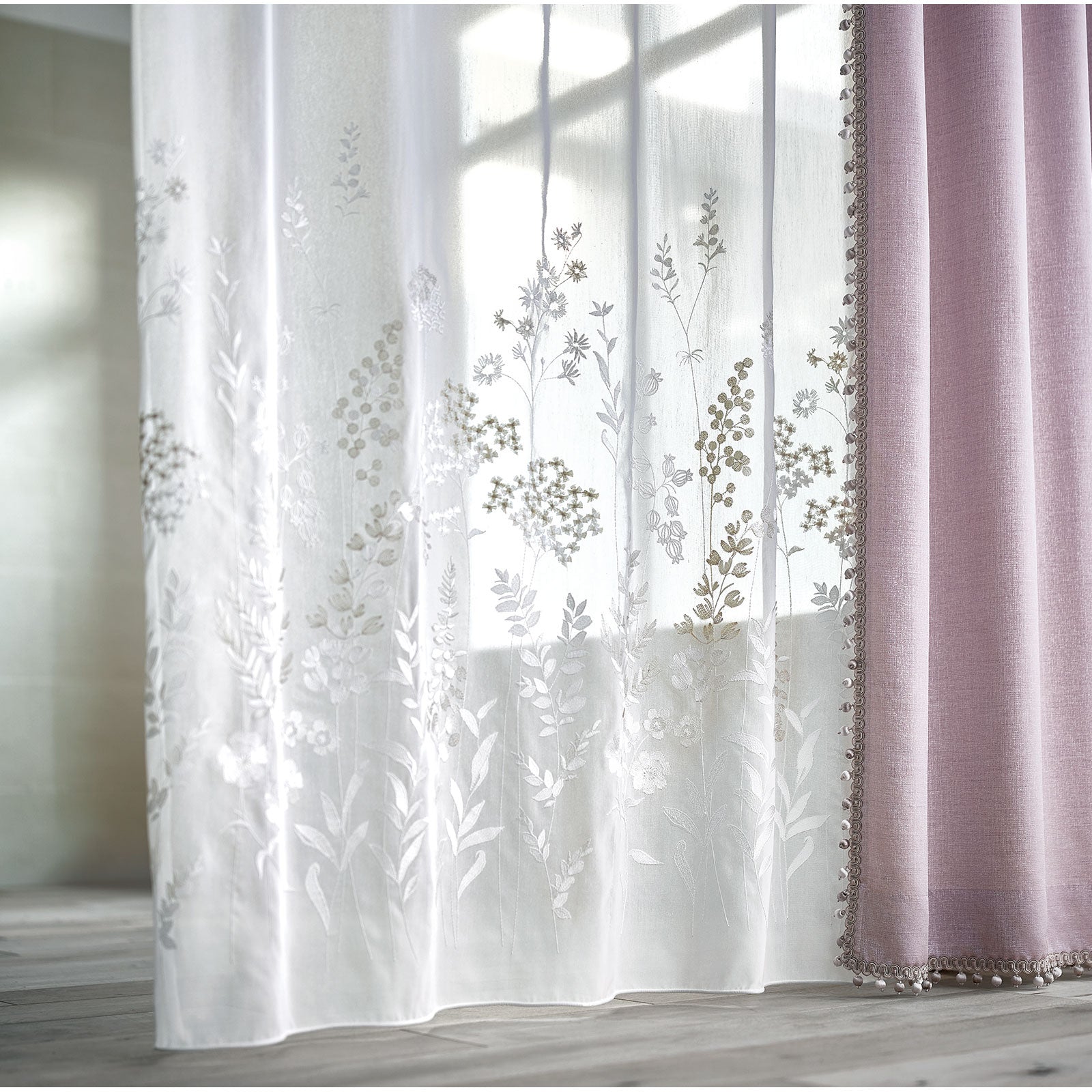 U-5012 Embroideryの画像です