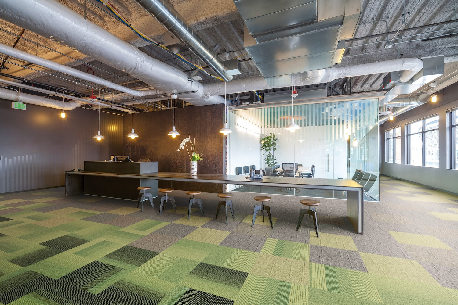 オフィス向けカーペット・業務用床材の種類と選び方。おすすめ商品もご紹介