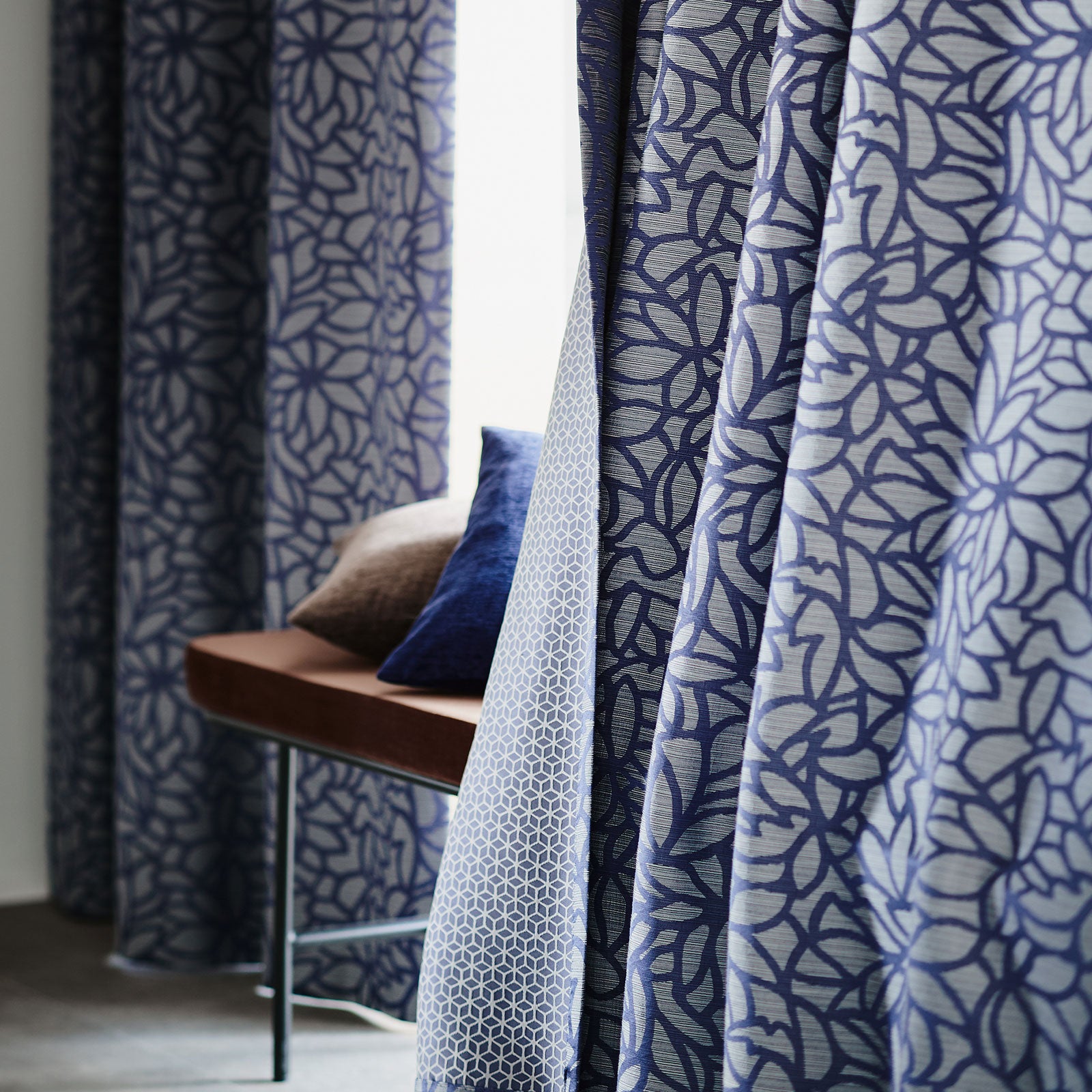 D-8213 Sun shadow（遮光2級）｜株式会社スミノエ インテリア