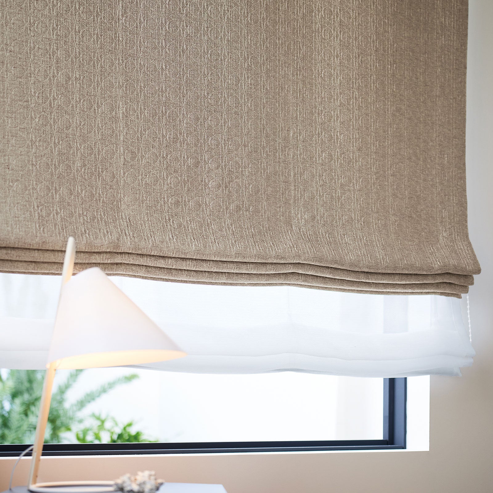 D-8218 Sun shadow（遮光2級）の画像です