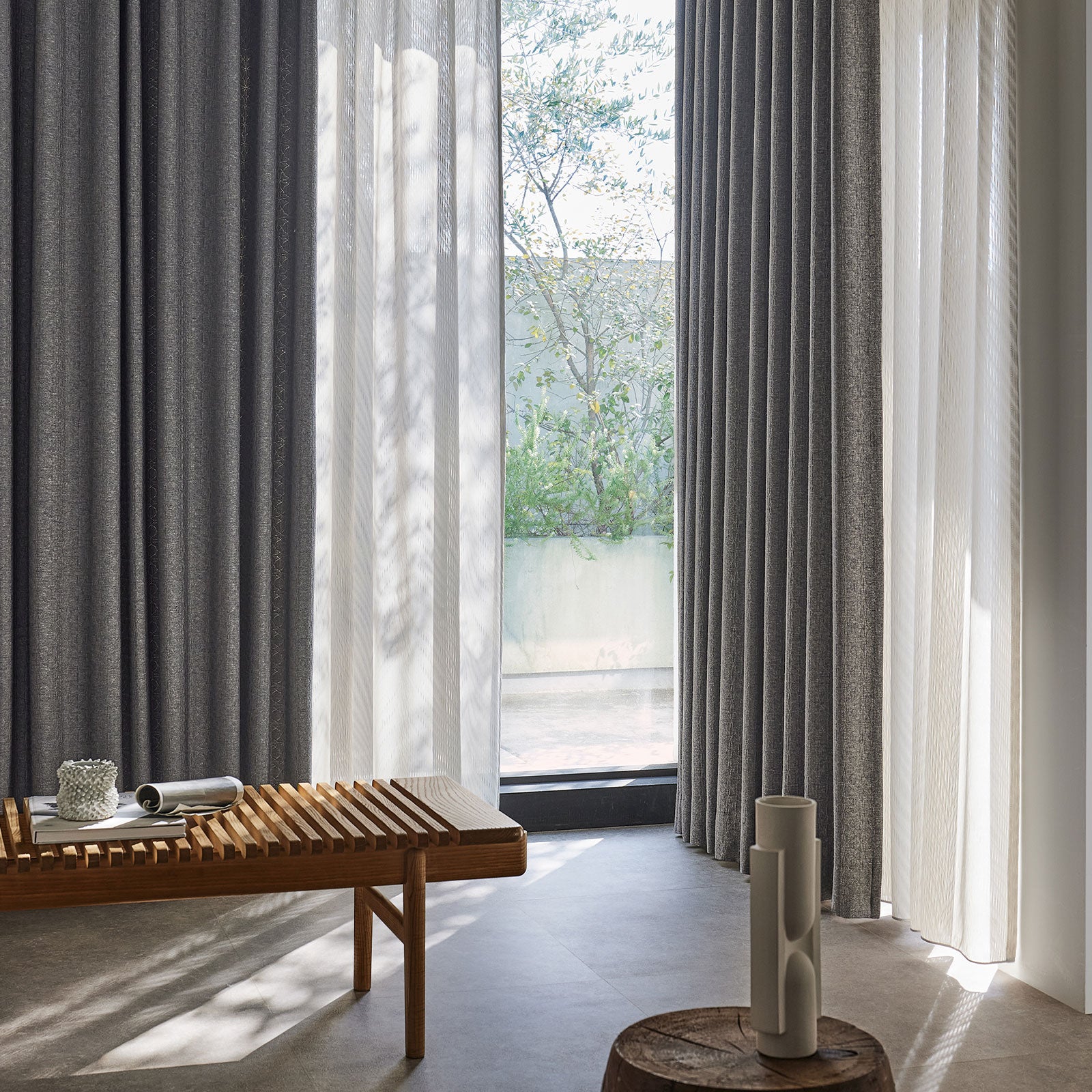 D-8219 Sun shadow（遮光2級）の画像です